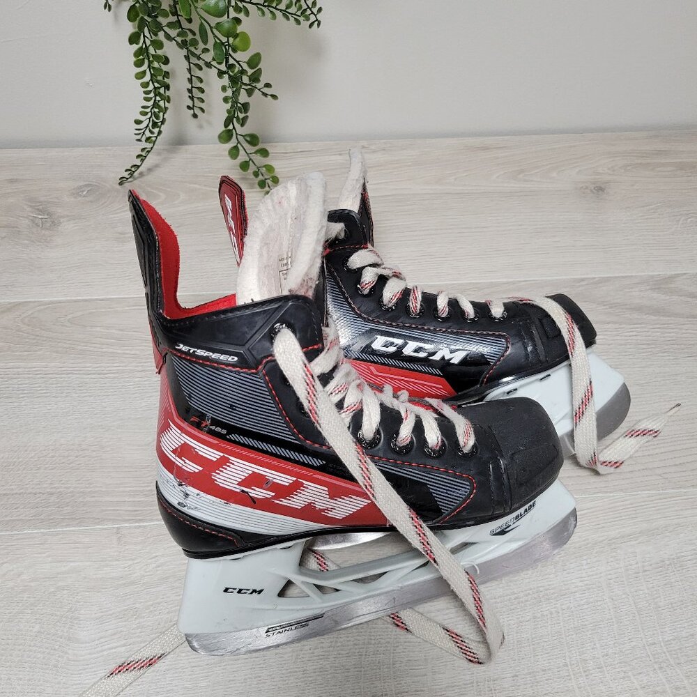 Ice Hockey Skates CCM Youth size 13 FT485 Jetspeed